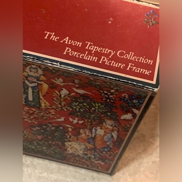 The Tapestry Collection by Avon 1981 Frame Porcelain 3.5 By 5 (holds 3x4 pic) - Picture 4 of 13